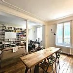 Parisian Flat By Pantheon *
