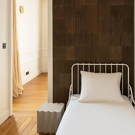 Parisian Flat By Pantheon *